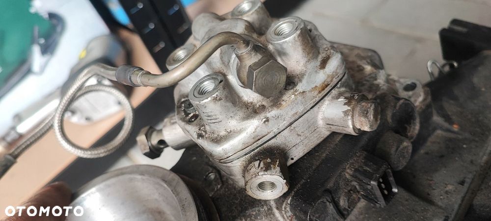 AUDI 80 90 100 2,0 ROZDZIELACZ PALIWA 0438101035 - 2