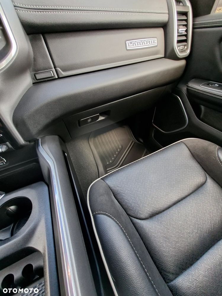 RAM 1500 Crew Cab Sport - 25