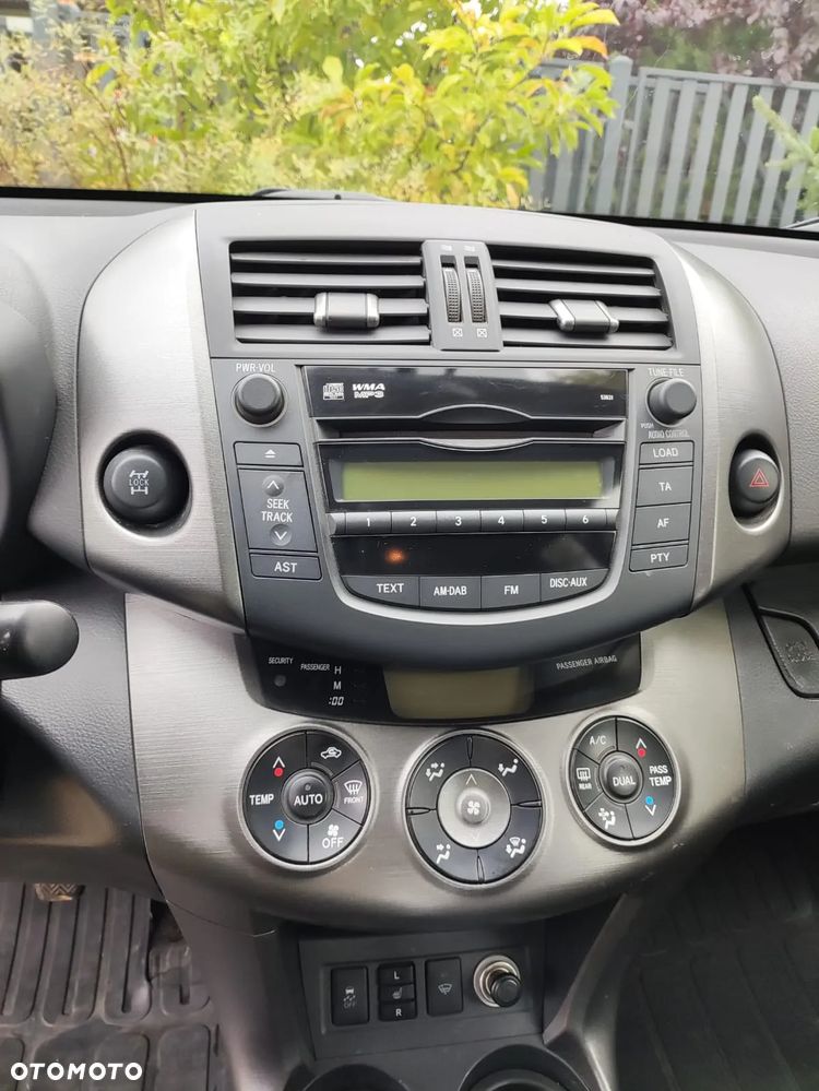 Toyota RAV4 2.2 D-4D Premium - 9