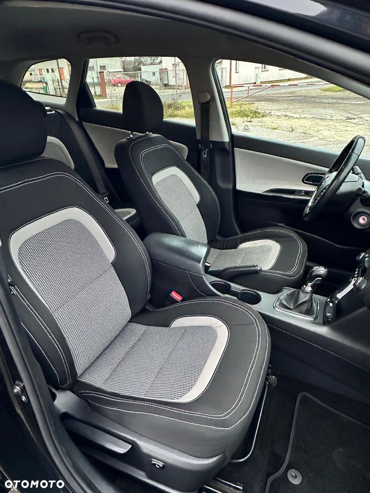 Kia Ceed - 9