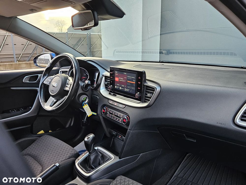 Kia Ceed 1.5 T-GDI M - 10