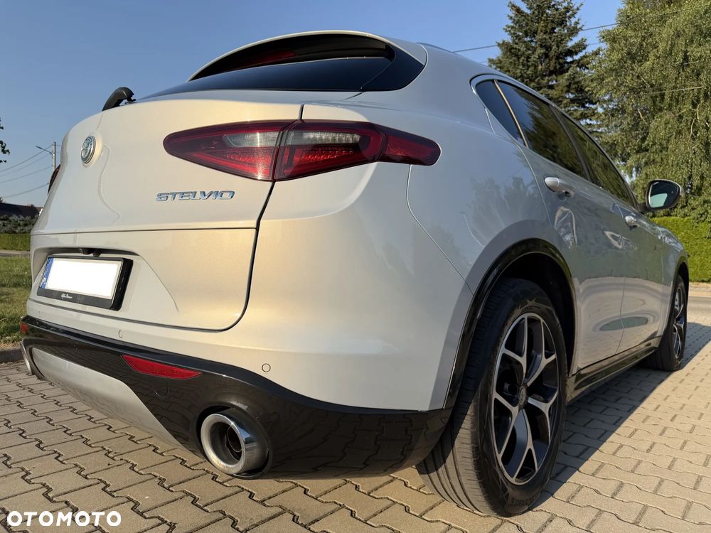 Alfa Romeo Stelvio 2.0 Turbo TI Q4 - 17