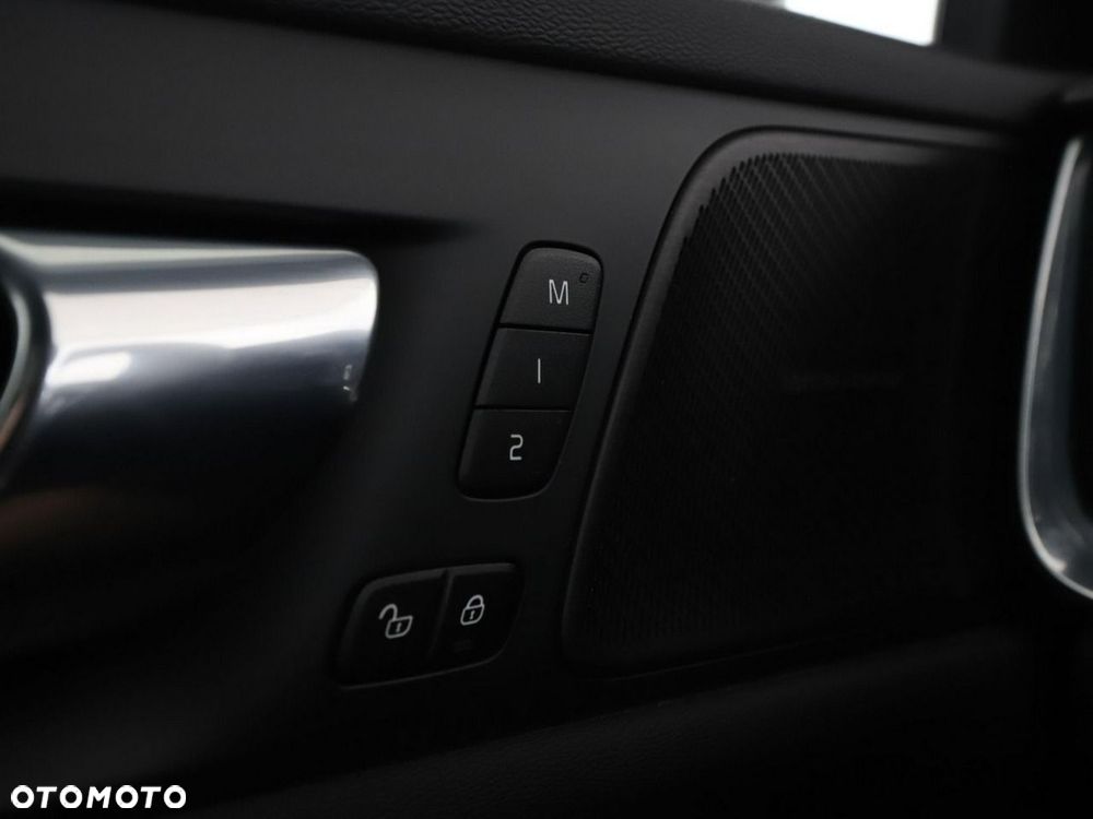 Volvo V60 T8 AWD Recharge Geartronic RDesign - 39
