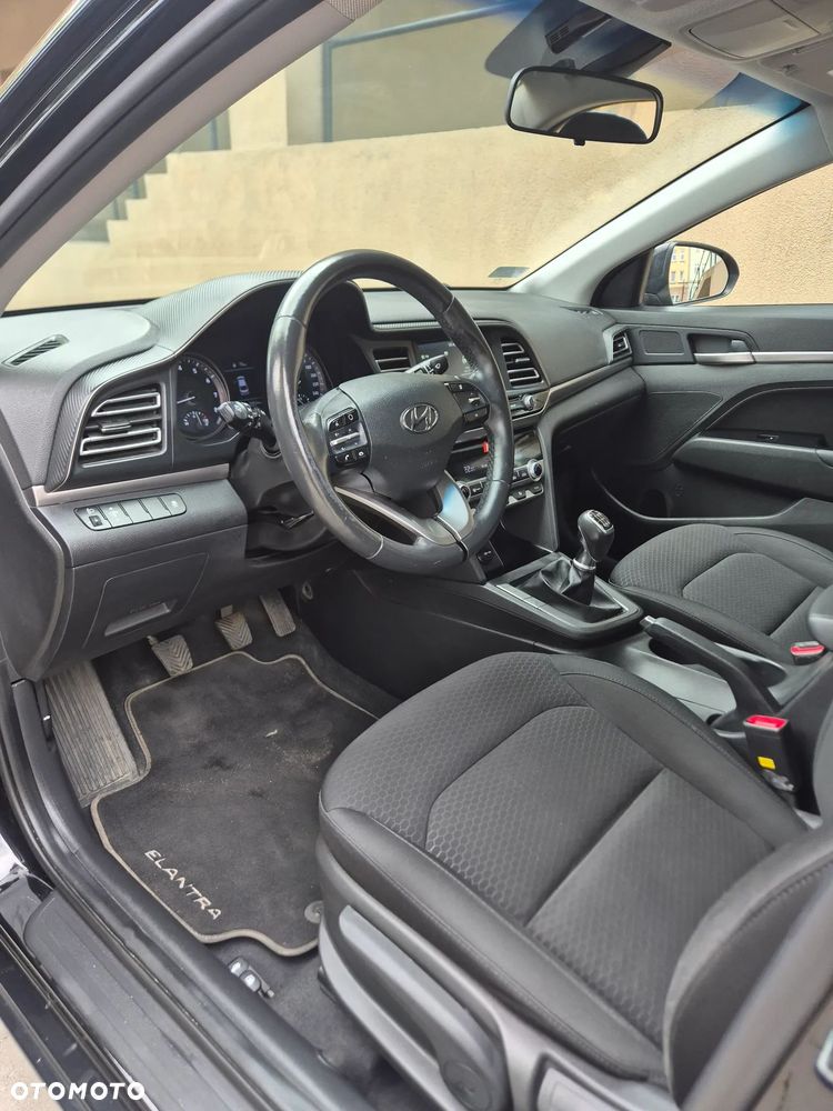 Hyundai Elantra 1.6 Comfort - 20
