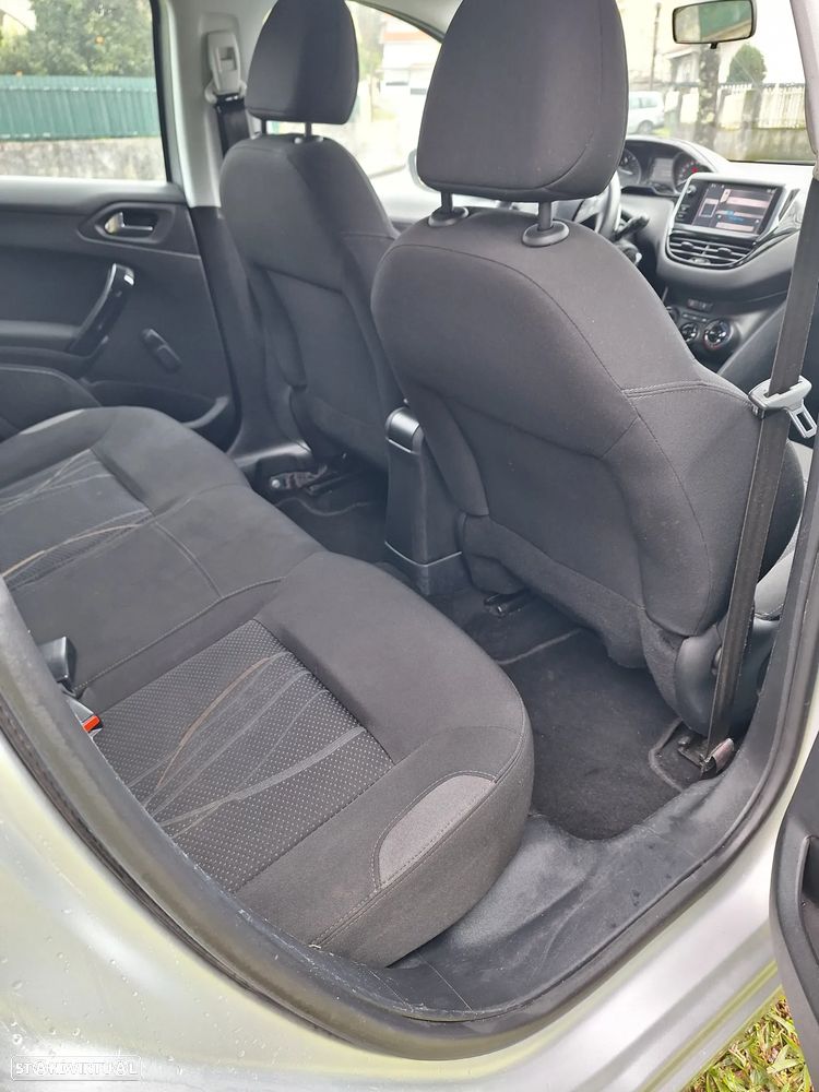 Peugeot 208 e-HDi 68 EGS5 Stop&Start Active - 10