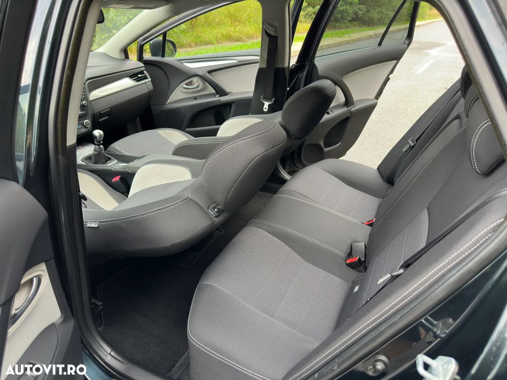 Toyota Avensis Touring Sports 1.6 D-4D Executive - 25