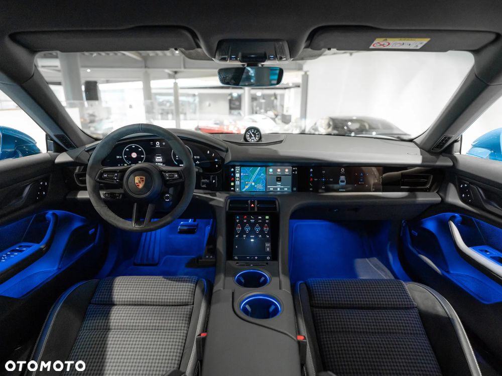 Porsche Taycan - 25