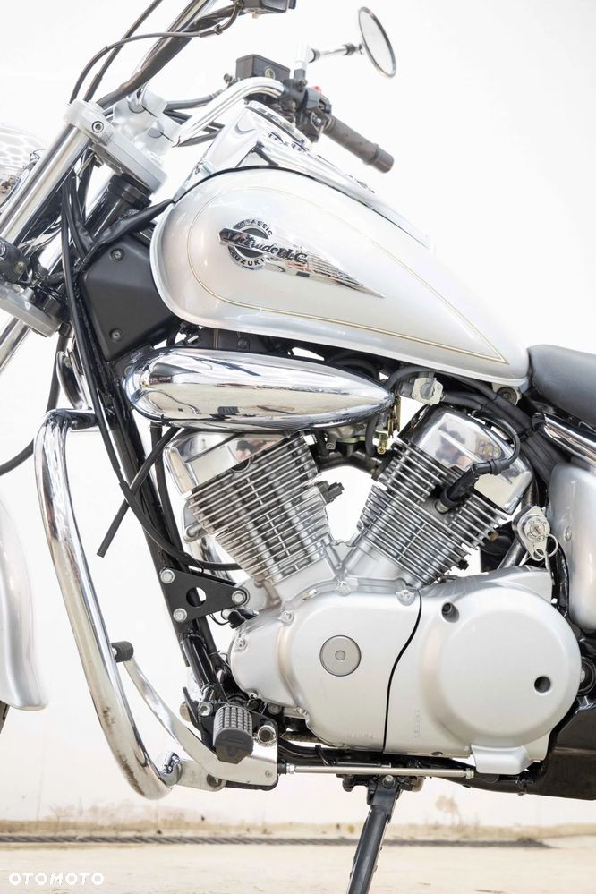 Suzuki Intruder - 15