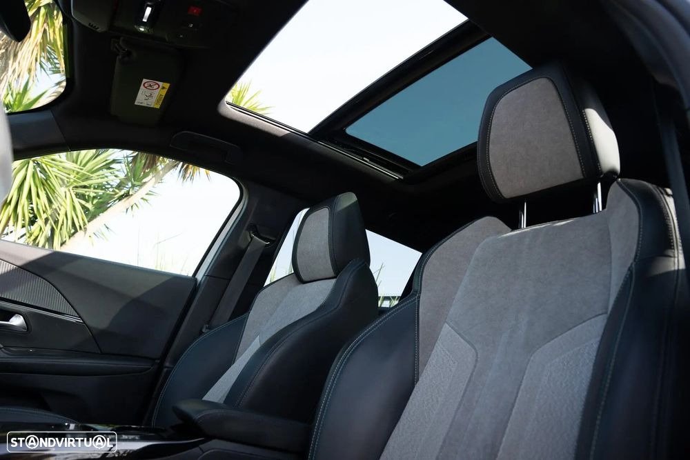 Peugeot e-2008 50 kWh GT - 23