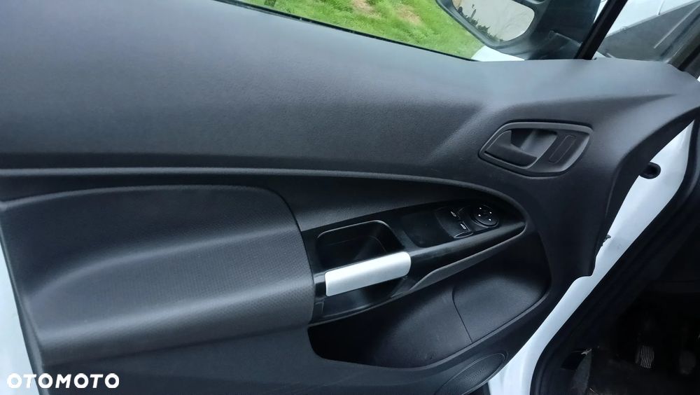 Ford Transit Connect - 17