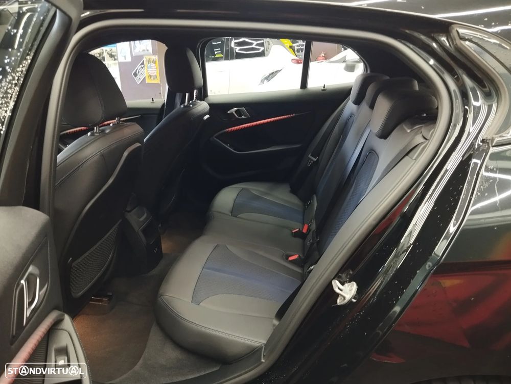 BMW 116 d Pack M - 12