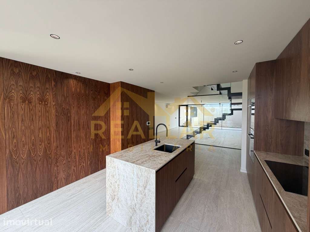 Moradia T3 no Centro Histórico de São Pedro de Rates | Design Conte... - Grande imagem: 4/28