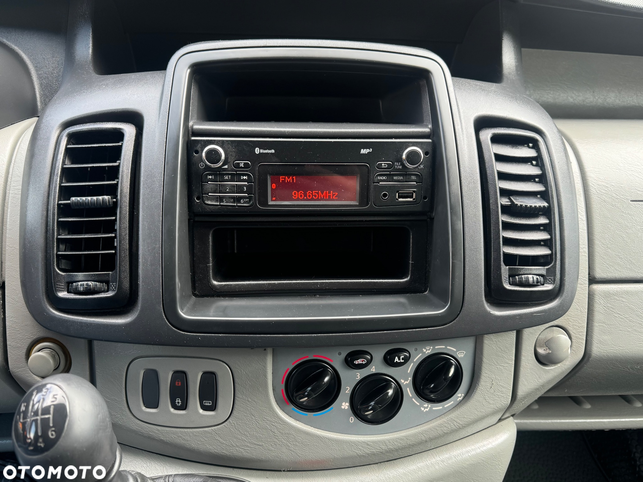 Opel Vivaro - 18