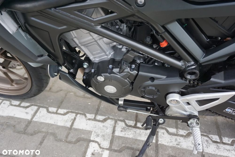 Honda CB - 12