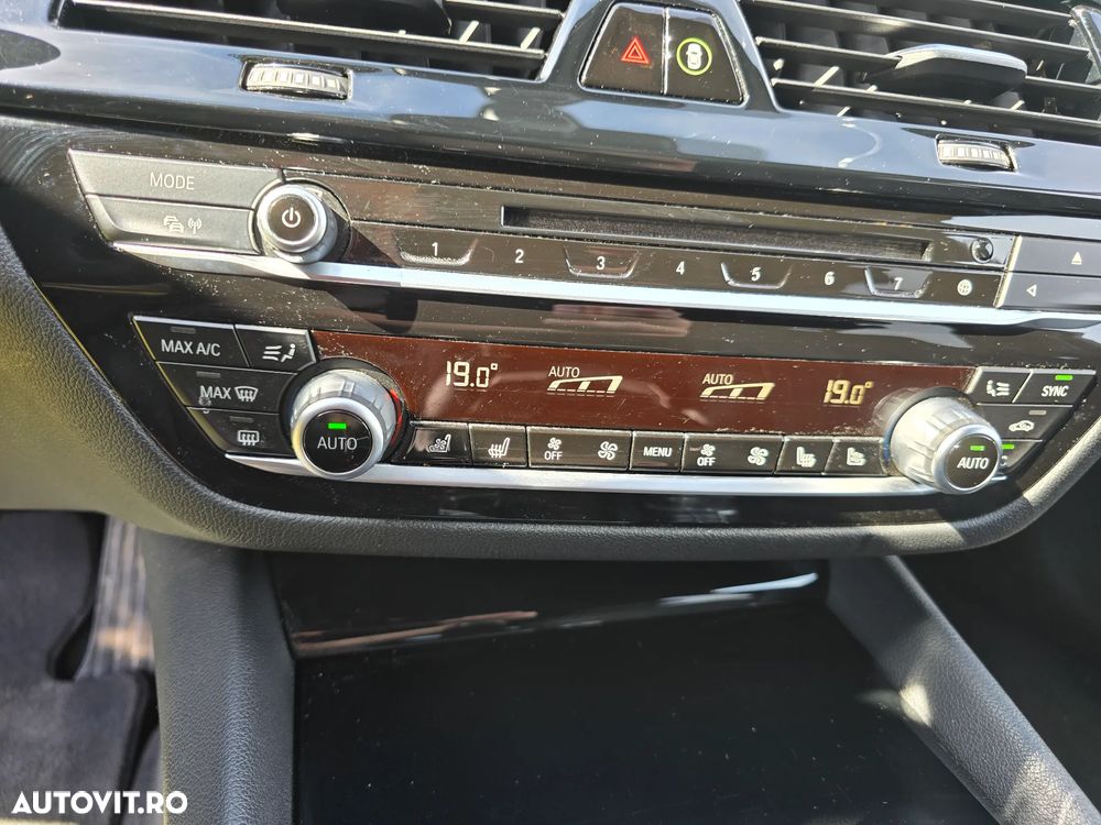 BMW Seria 5 520d Aut. Sport Line - 17
