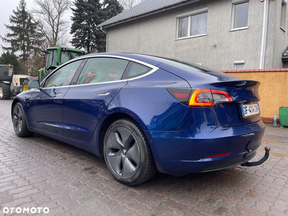 Tesla Model 3 - 4