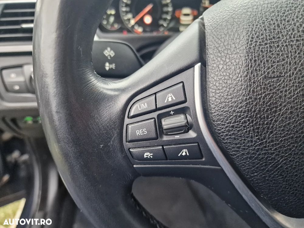 BMW Seria 3 320d xDrive AT - 28