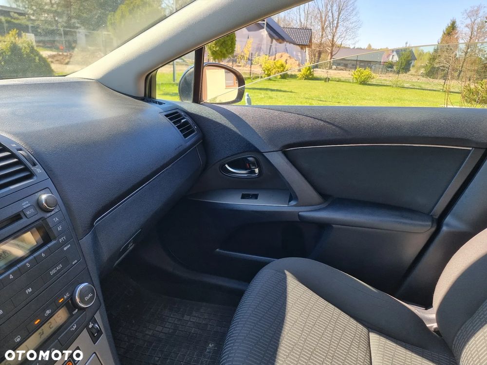Toyota Avensis - 11