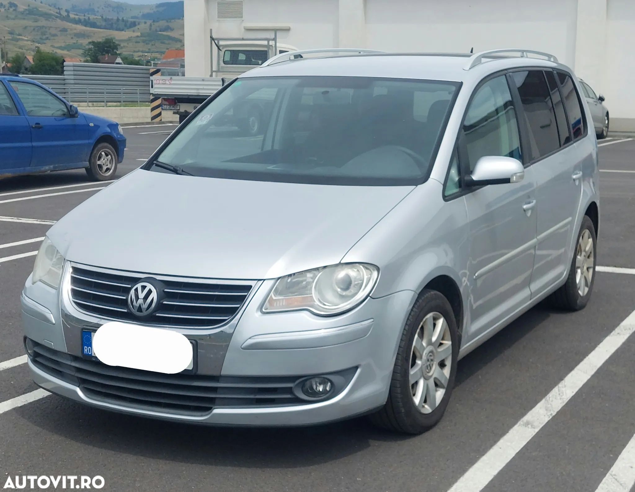 Volkswagen Touran - 1