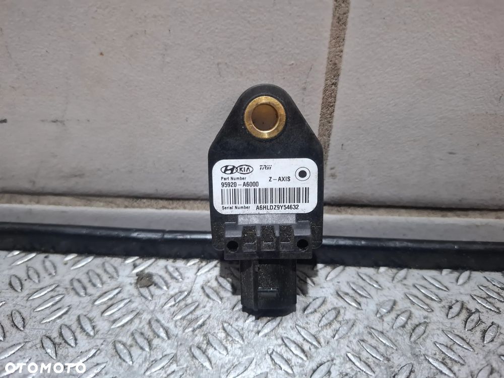 Czujnik uderzenia Kia Ceed II 2017 rok nr 95920A6000 - 1