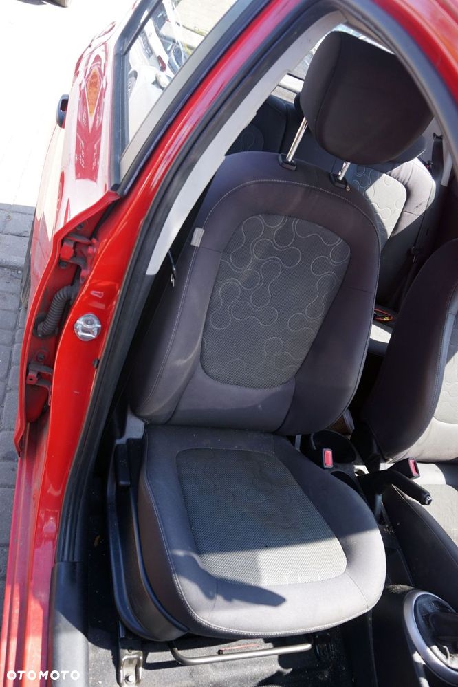 FOTEL PRZEDNI PRAWY I20 I 5D HB  HYUNDAI 2008-2012 - 1