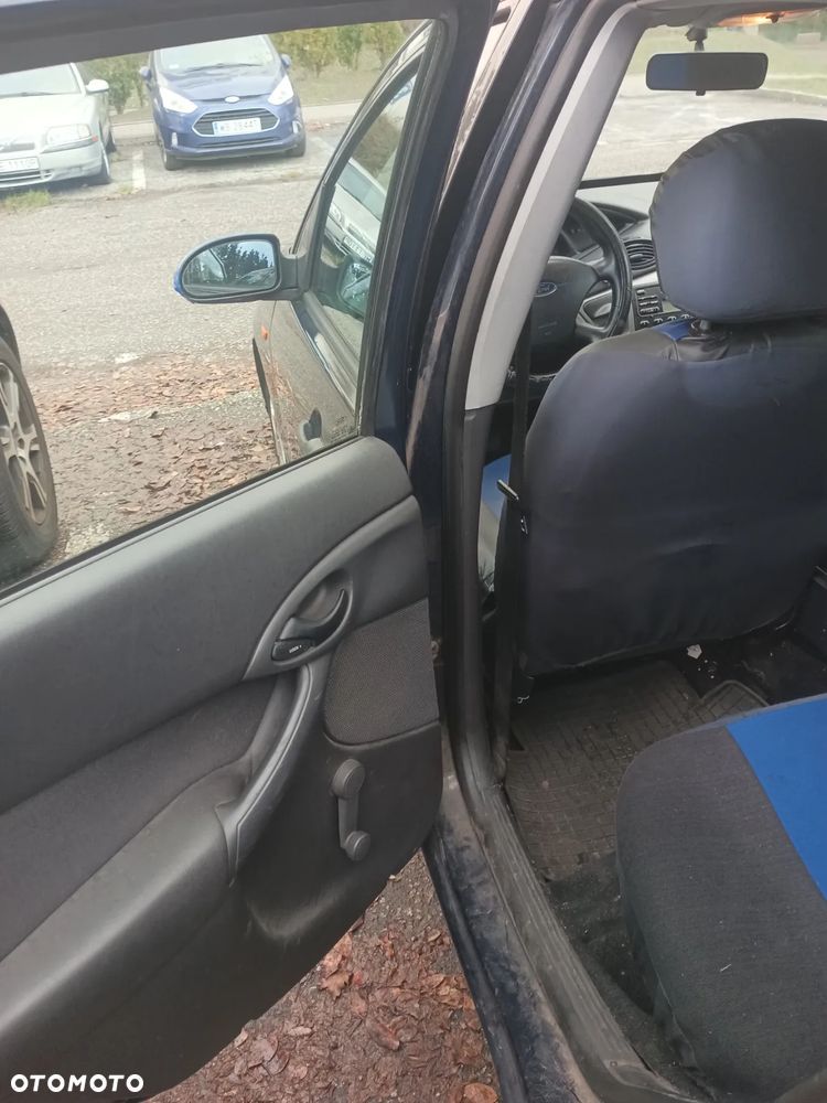 Ford Focus 1.6 Ambiente - 9