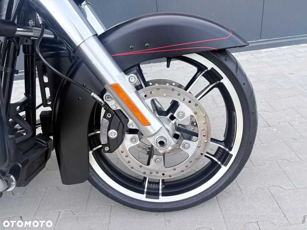 Harley-Davidson Touring Street Glide - 16