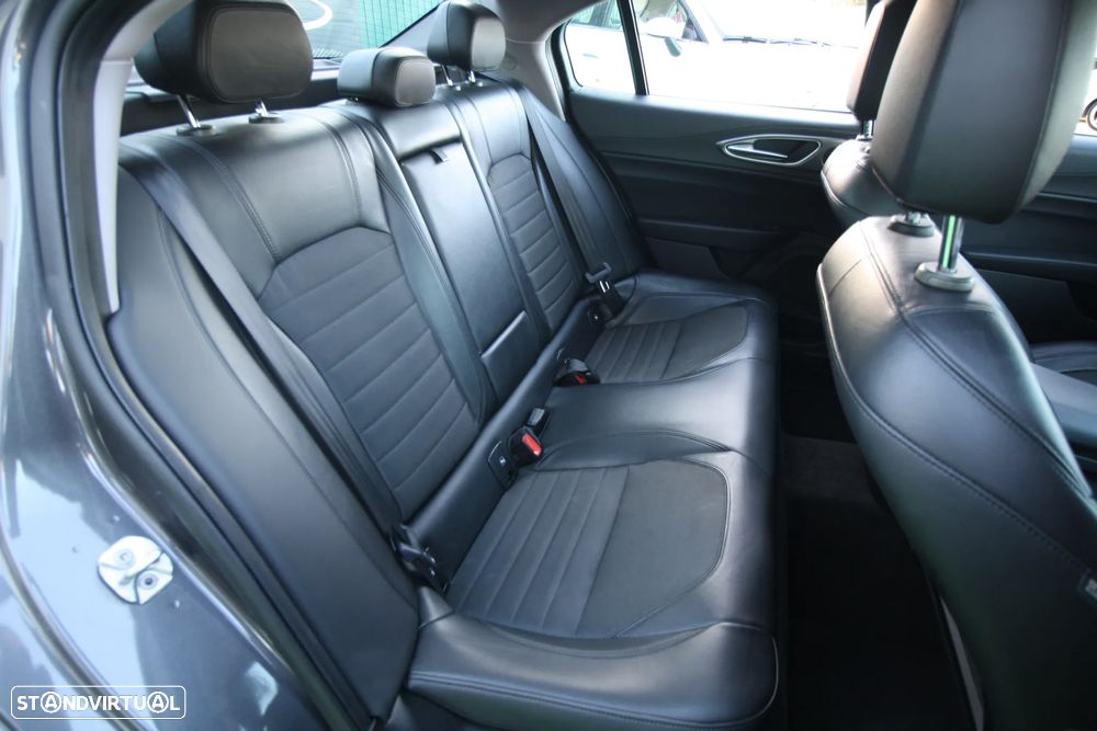 Alfa Romeo Giulia 2.2 D - 17