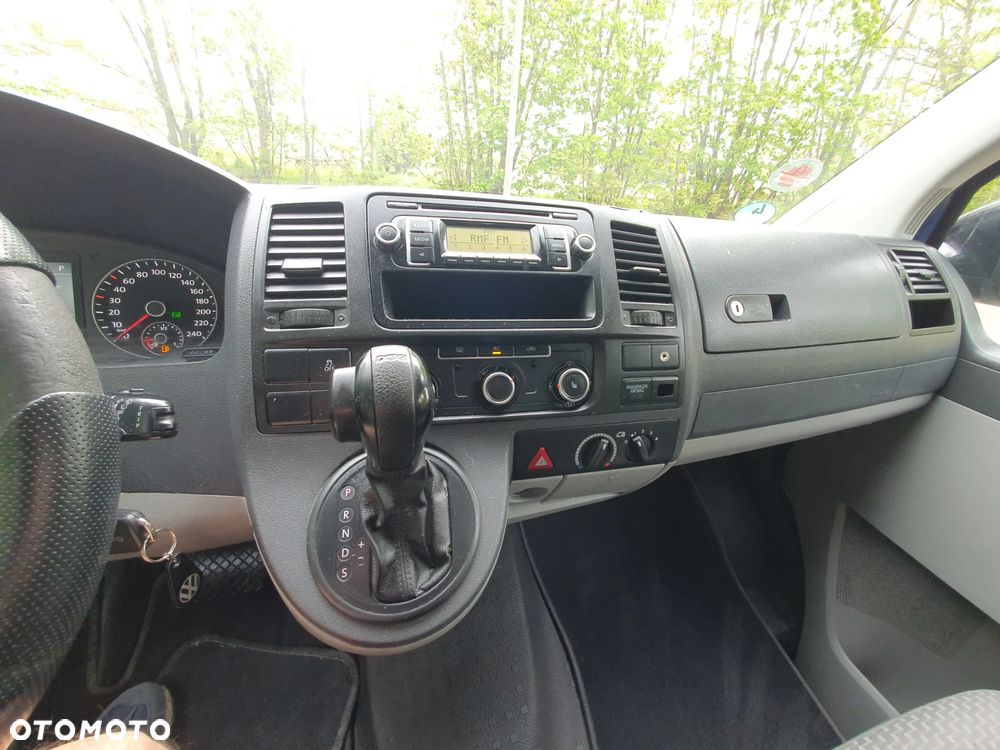 Volkswagen Caravelle - 18