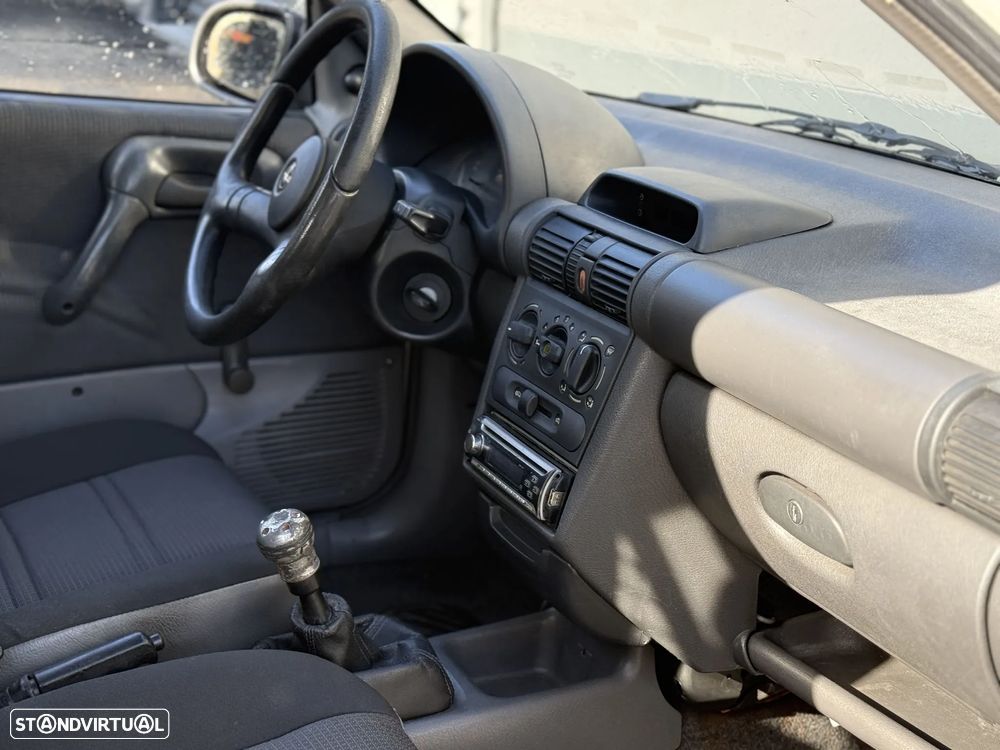 Opel CORSA B 1.7 D C/ EXTRAS - 11