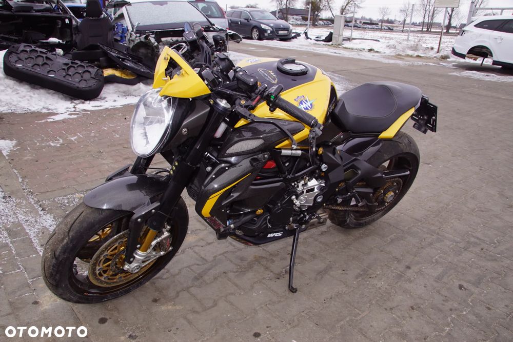 Motocykl na części 692106889 MV Agusta Dragster 800 RR 140 KM 2017R wydech hp corse koła bst włókno węglowe ohlins brembo carbon stretfighter silnik lampa lagi felgi zaciski zbiornik licznik - 5