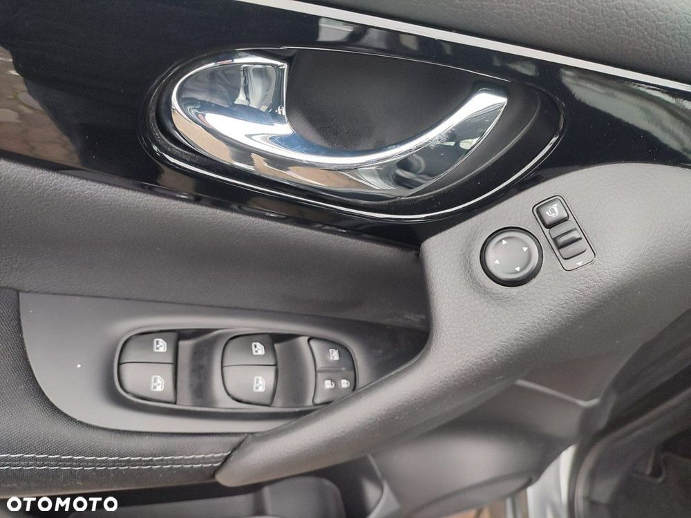 Nissan Qashqai 1.3 DIG-T N-Connecta EU6d - 12