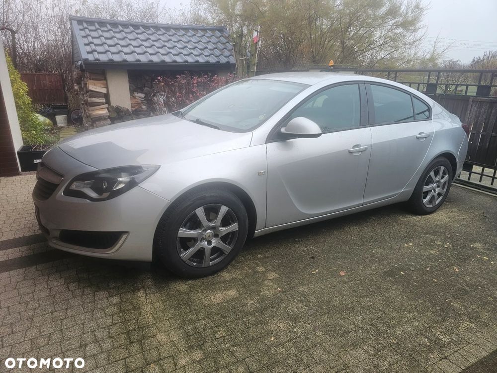 Opel Insignia 1.8 - 9
