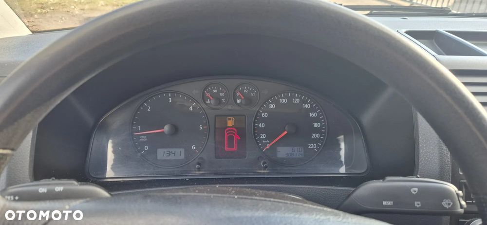 Volkswagen Caravelle - 14