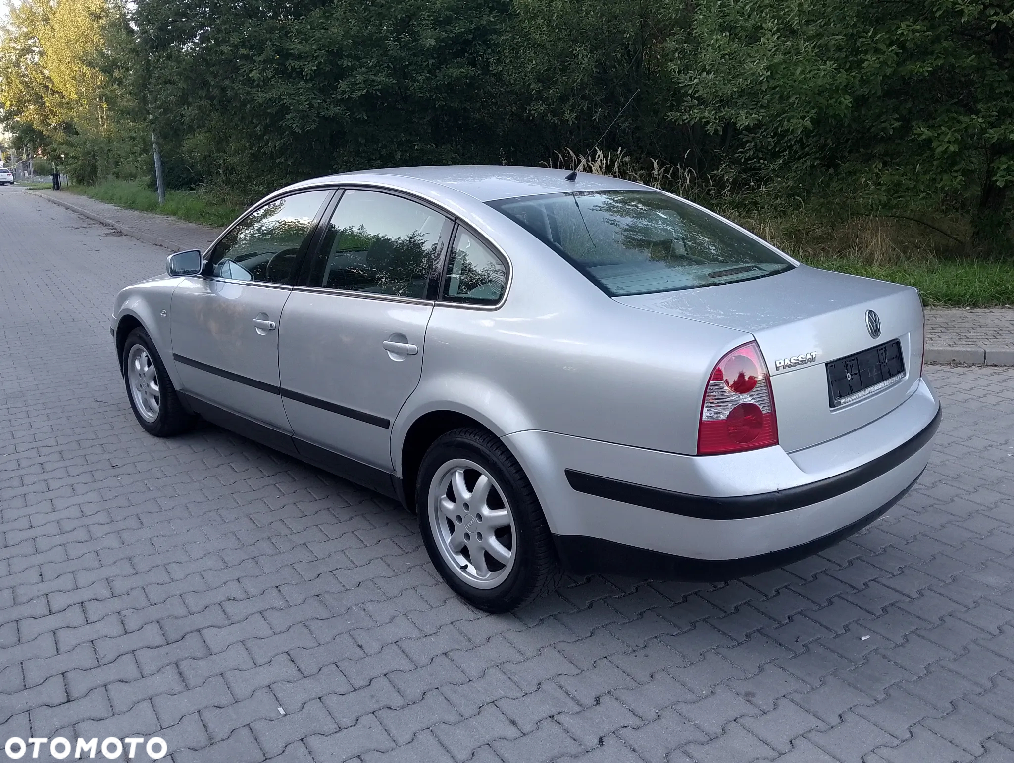 Volkswagen Passat 1.6 Basis - 4