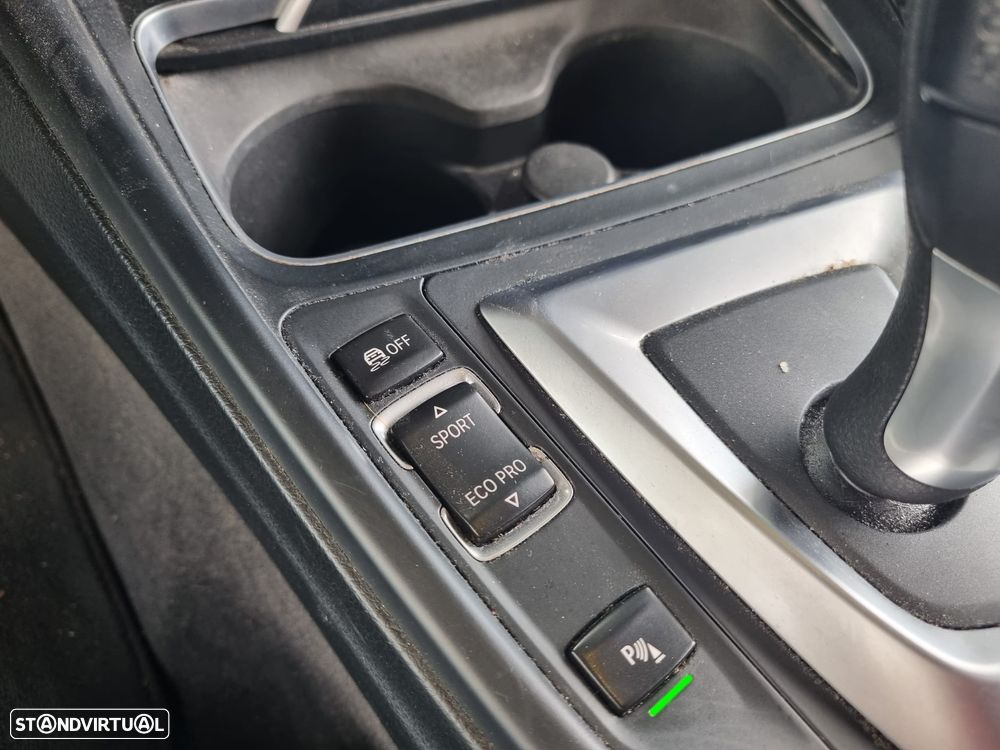 BMW 330 e iPerformance Line Luxury - 26