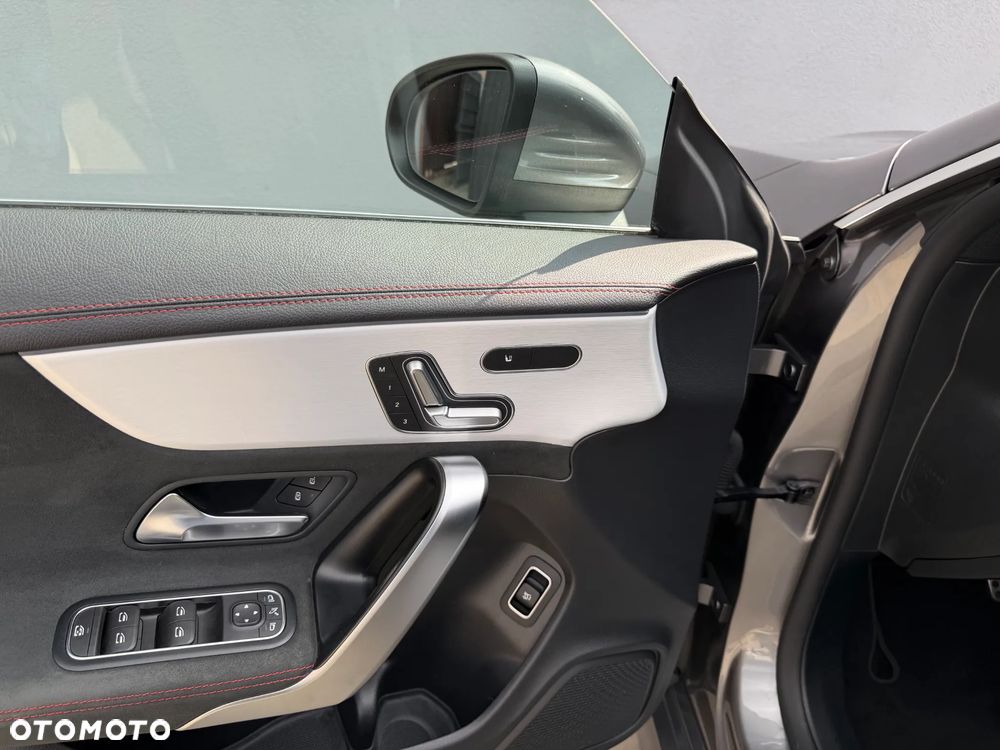 Mercedes-Benz CLA 200 AMG Line 7G-DCT - 22