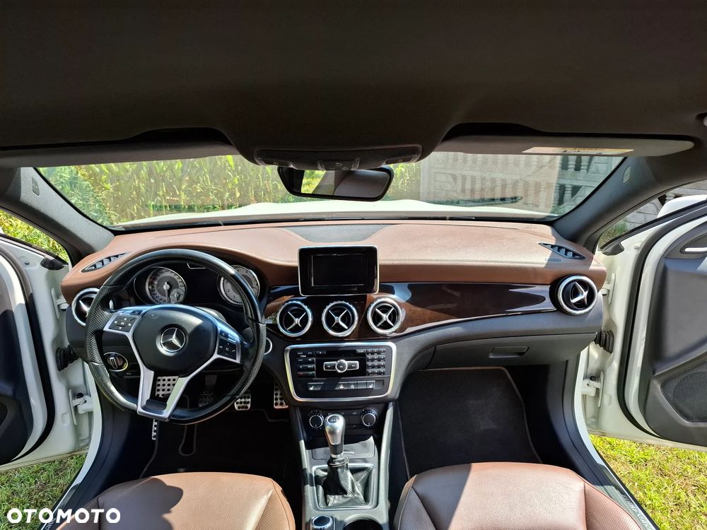Mercedes-Benz GLA - 8