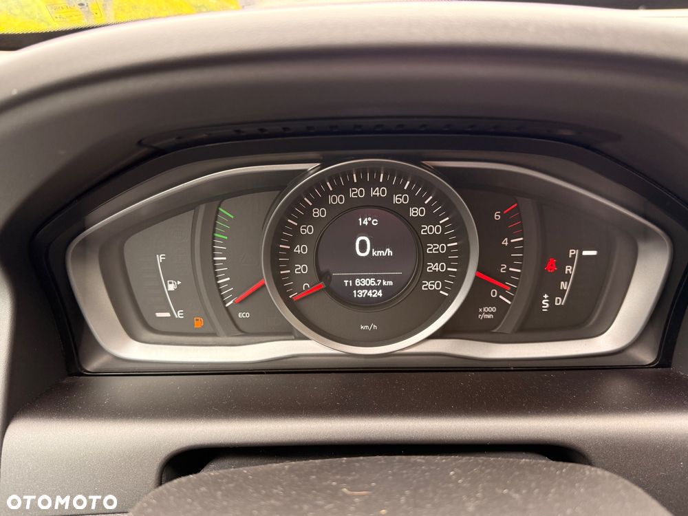 Volvo XC 60 D5 AWD Kinetic - 9