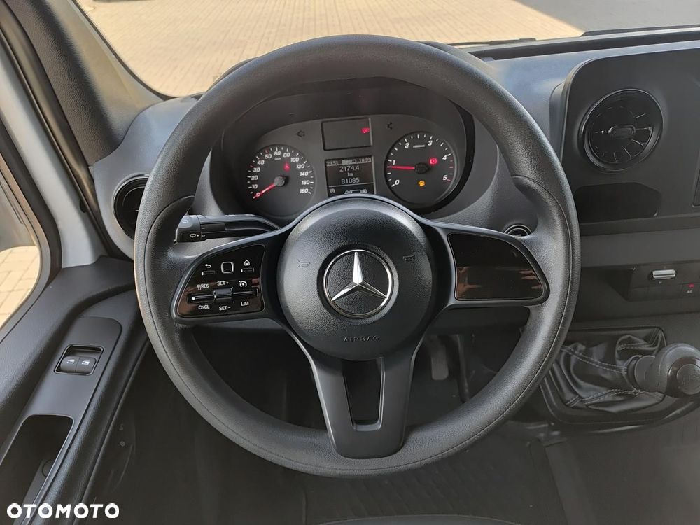 Mercedes-Benz Sprinter - 24