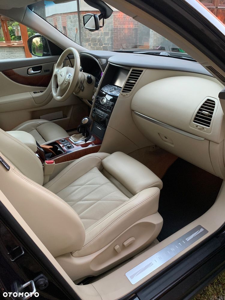 Infiniti QX70 - 21