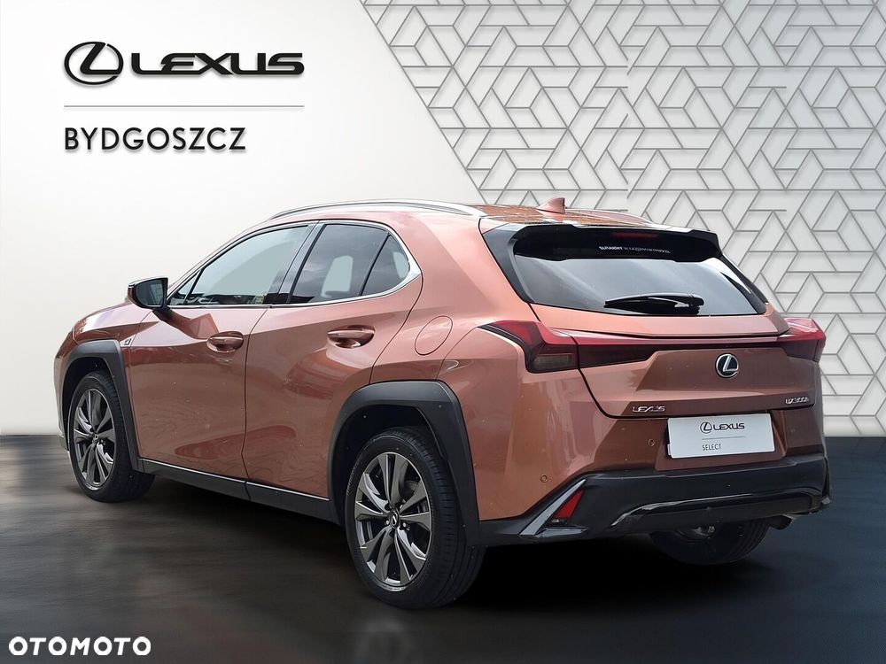 Lexus UX 300h F Sport Design - 4