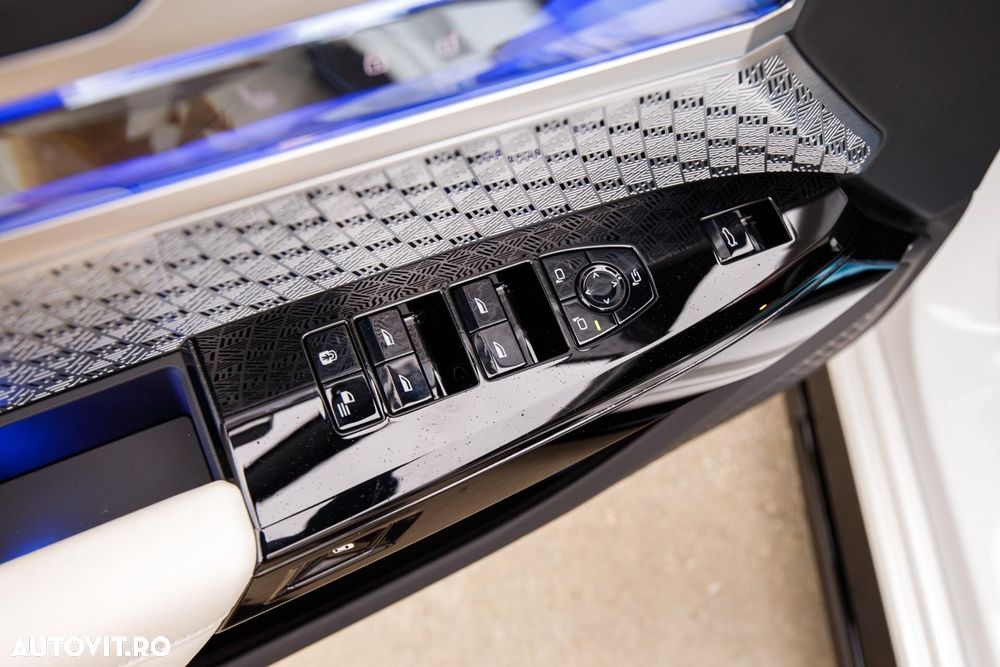 BMW Seria 7 740d xDrive MHEV - 33