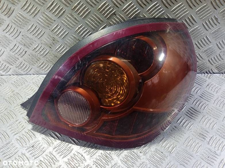 LAMPA PRAWA TYLNA NISSAN ALMERA N16 - 1