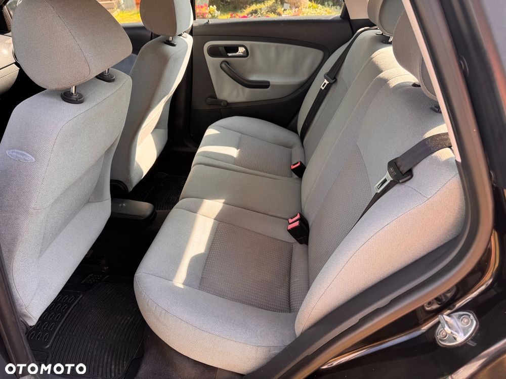 Seat Ibiza 1.4 16V Reference - 8