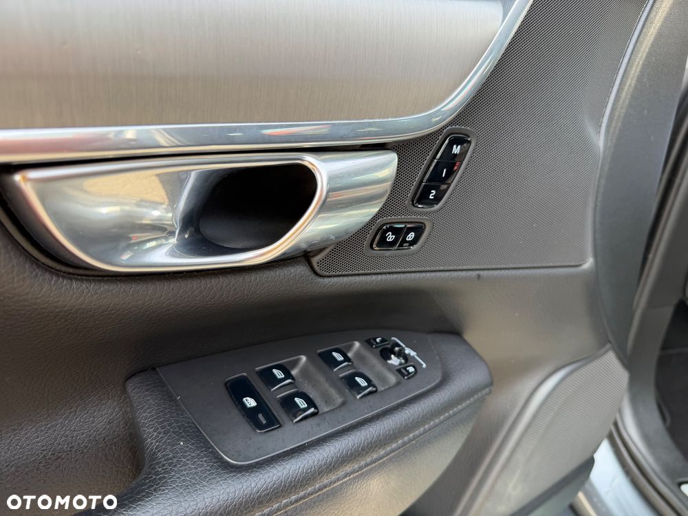 Volvo V90 D4 Momentum - 17