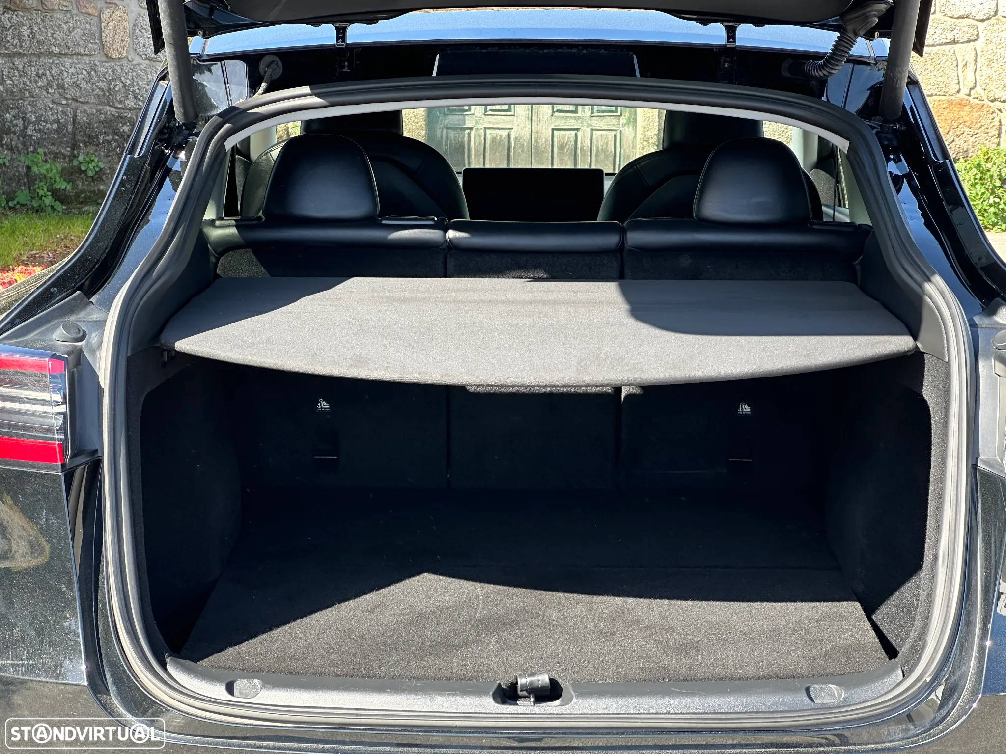 Tesla Model Y Performance Dual Motor AWD - 9
