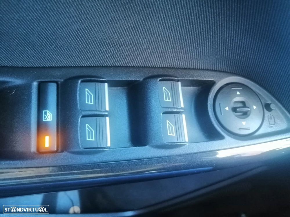 Ford Focus 1.0 SCTi Titanium - 24