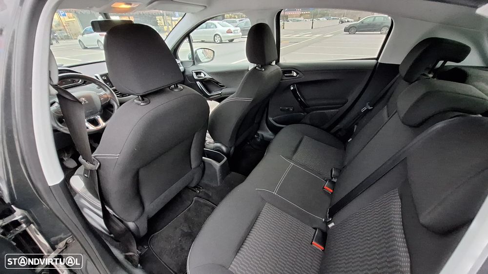 Peugeot 208 82 PureTech Style - 11