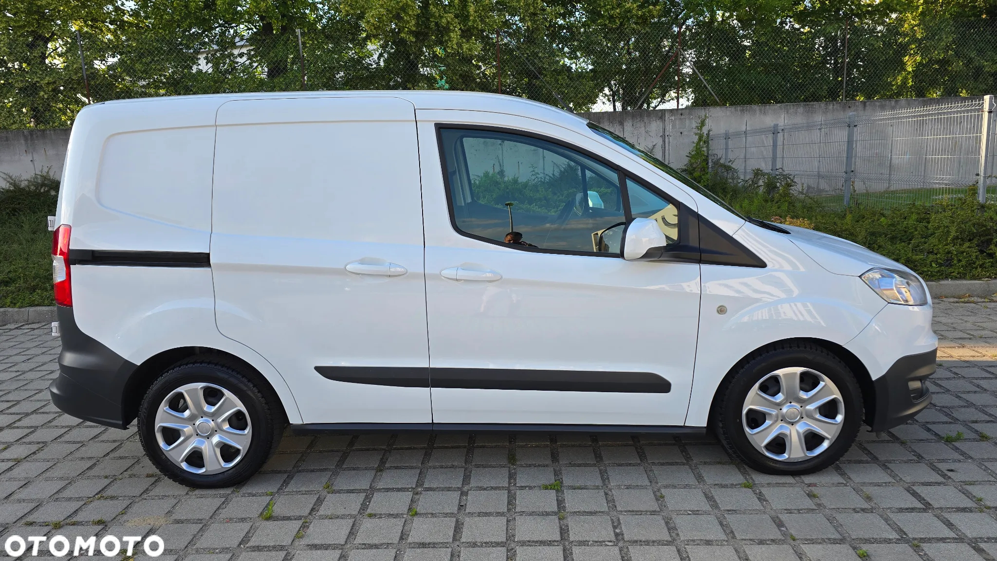 Ford Transit Courier - 8